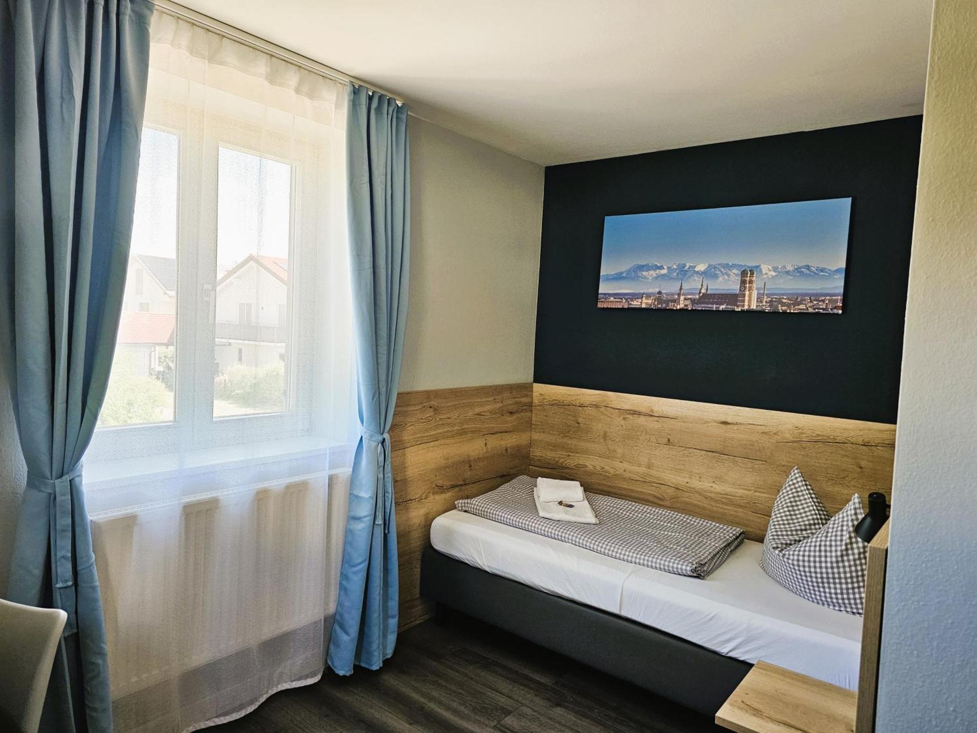 Novitel Pension Pliening - Muenchen Messe Exteriör bild