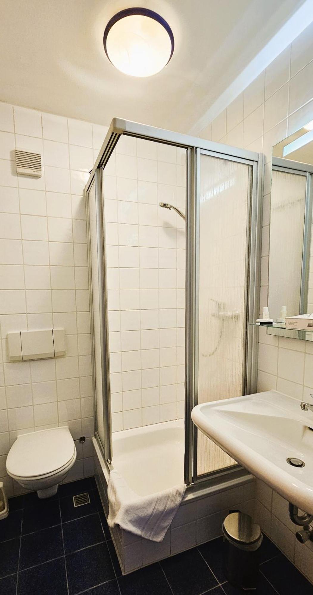 Novitel Pension Pliening - Muenchen Messe Exteriör bild